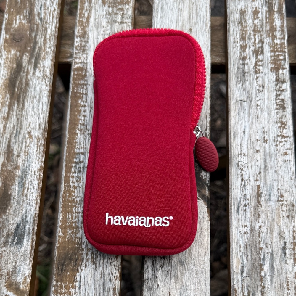 Havaianas Rose Gold Sunglasses and Red Case - Picture 2 of 4